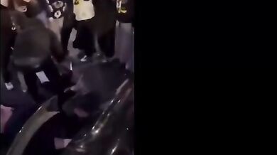 Dva hospitalizovaní po nelegálním driftování v ulicích