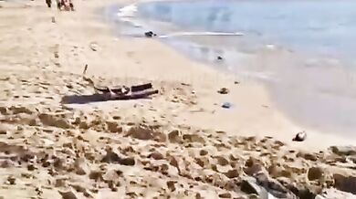 Autobus v Uruguayi sjel z vozovky na pláž v Montevideu