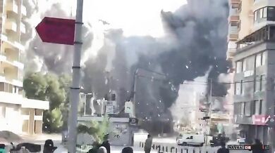 Obytná budova v centru Bejrútu zasažená izraelskou raketou