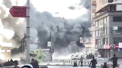 Obytná budova v centru Bejrútu zasažená izraelskou raketou