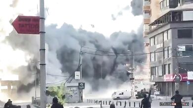 Obytná budova v centru Bejrútu zasažená izraelskou raketou