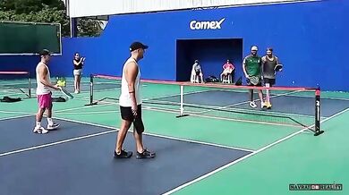 Agresivní útok na turnaji v pickleballu: Hráč skončil s kopancem do obličeje