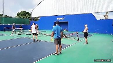 Agresivní útok na turnaji v pickleballu: Hráč skončil s kopancem do obličeje