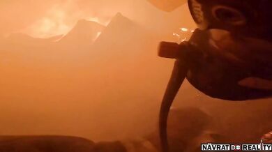 POV záběr zasahujícího hasiče