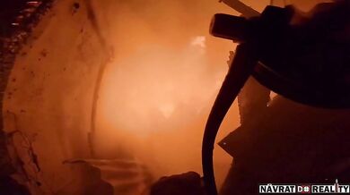 POV záběr zasahujícího hasiče