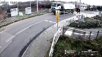 Srážka vlaku s nákladním autem u Nowé Suché