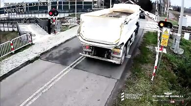 Srážka vlaku s nákladním autem u Nowé Suché