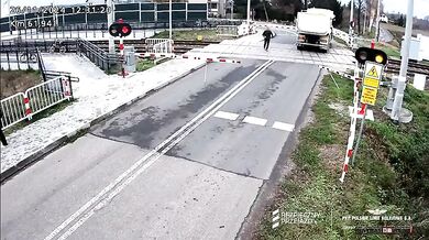 Srážka vlaku s nákladním autem u Nowé Suché