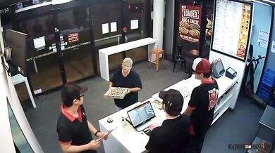 Karma pro ženu stěžující si na pizzu