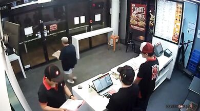 Karma pro ženu stěžující si na pizzu