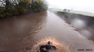 "Obojživelná" motorka