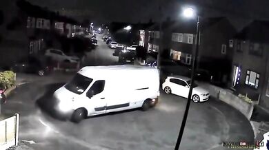 Řidič úmyslně najel na policistu: Šokující incident v Manchesteru