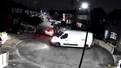 Řidič úmyslně najel na policistu: Šokující incident v Manchesteru