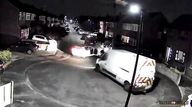 Řidič úmyslně najel na policistu: Šokující incident v Manchesteru