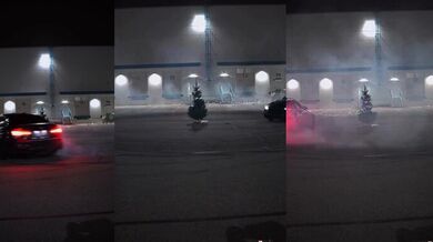 Originální zavěšení světel na vánoční stromek