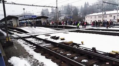 Hazard na kolejích: Rodina s dětmi unikla tragédii