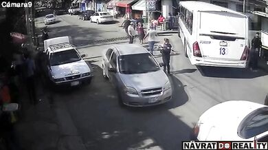 Chodec nepřežil přejetí autobusem