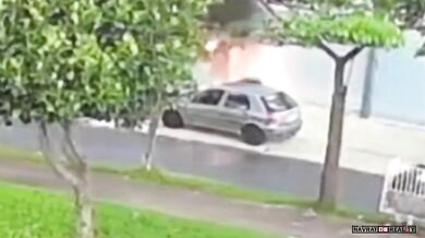 Muž se pokusil nastartovat auto pomocí elektrického rozvaděče se 110V