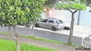 Muž se pokusil nastartovat auto pomocí elektrického rozvaděče se 110V