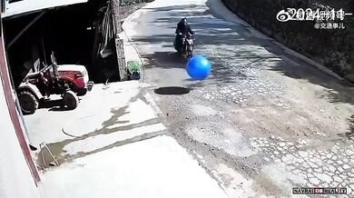 Pozor, skákací míč!