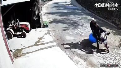 Pozor, skákací míč!