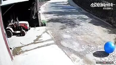 Pozor, skákací míč!