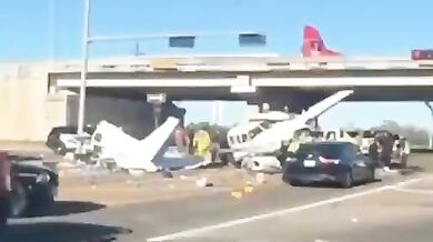 Malé letadlo havarovalo na silnici v Texasu