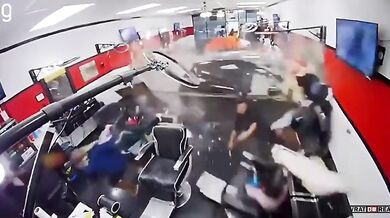 SUV narazilo do kadeřnictví