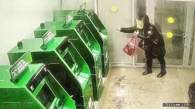 Důchodce v Petrohradu zapálil bankomaty, aby zakryl stopu své manželky