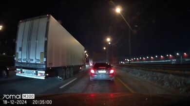 Někdo spěchá domů na štědrovečerní večeři