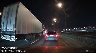 Někdo spěchá domů na štědrovečerní večeři