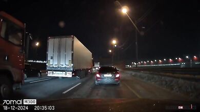 Někdo spěchá domů na štědrovečerní večeři