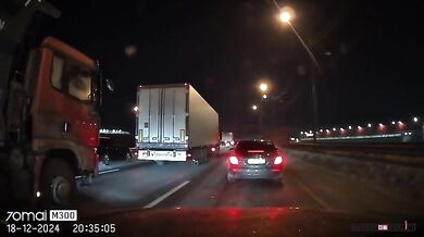 Někdo spěchá domů na štědrovečerní večeři