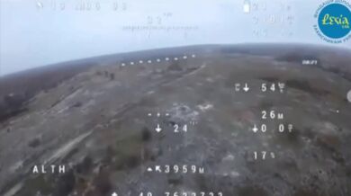 Dron vyzbrojený brokovnicí sestřeluje jiné drony