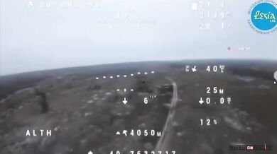 Dron vyzbrojený brokovnicí sestřeluje jiné drony