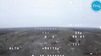 Dron vyzbrojený brokovnicí sestřeluje jiné drony