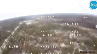 Dron vyzbrojený brokovnicí sestřeluje jiné drony