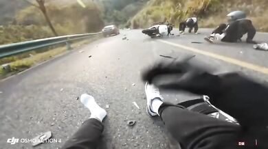 Čelní srážka dvou skútrařů