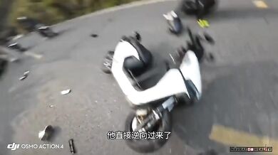 Čelní srážka dvou skútrařů