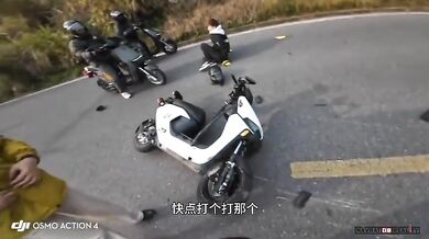 Čelní srážka dvou skútrařů