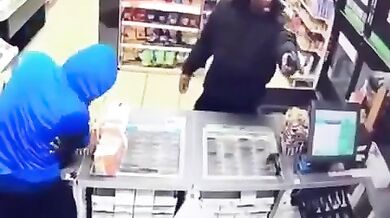 Policista zabránil loupežnému přepadení obchodu