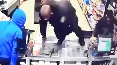 Policista zabránil loupežnému přepadení obchodu