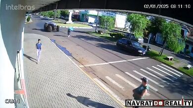 Žena sražena traktorem městského úřadu