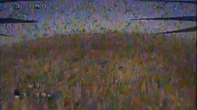 Ukrajinský FPV dron těsně minul ruský útočný vrtulník Ka-52