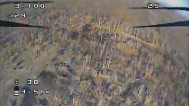 Ukrajinský FPV dron těsně minul ruský útočný vrtulník Ka-52