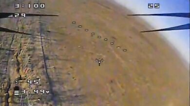 Ukrajinský FPV dron těsně minul ruský útočný vrtulník Ka-52