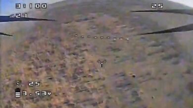 Ukrajinský FPV dron těsně minul ruský útočný vrtulník Ka-52