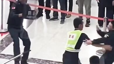 Policista použil své bojové umění ke zneškodnění agresora