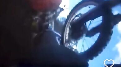 Nepříjemné zlomění nohy na motorce