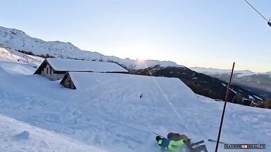 Srážka lyžařů na svahu